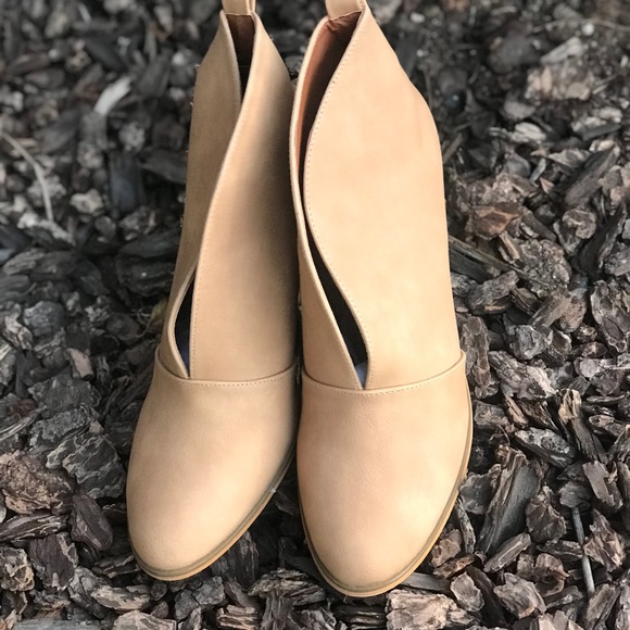 Vcut Closed Toe Heel Bootie 
